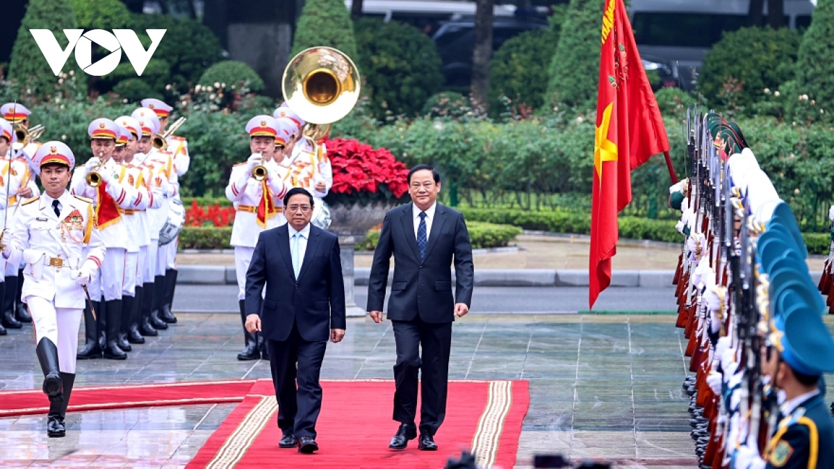 Lao PM Sonexay Siphandone warmly welcomed in Hanoi on official visit